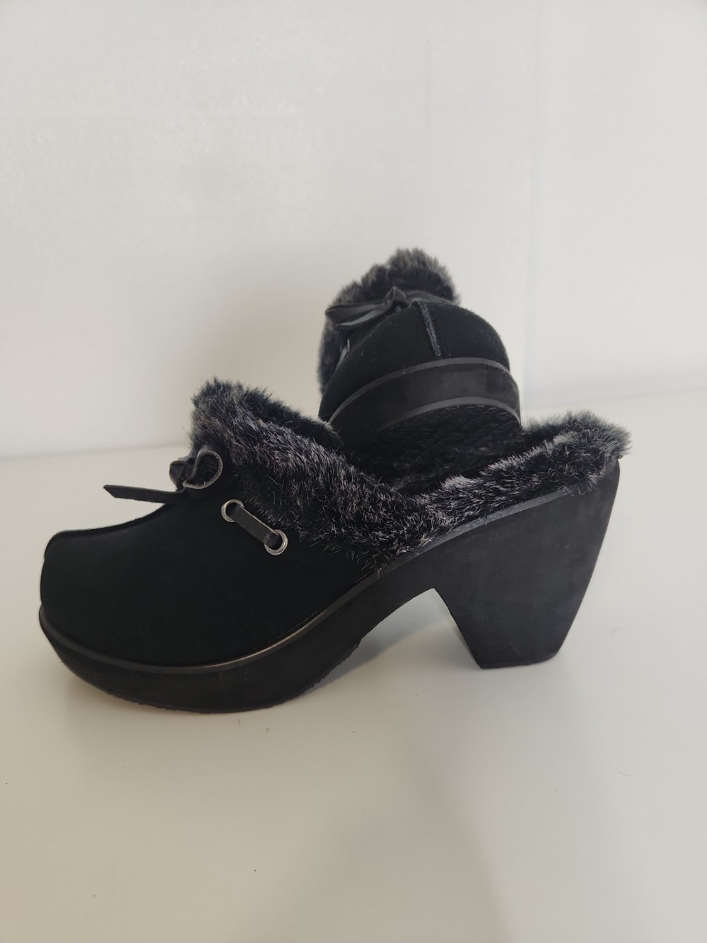 Skechers Women’s 8 Black Leather Faux Fur Lined Mule Clogs Block Heel Slip On - Picture 2 of 9